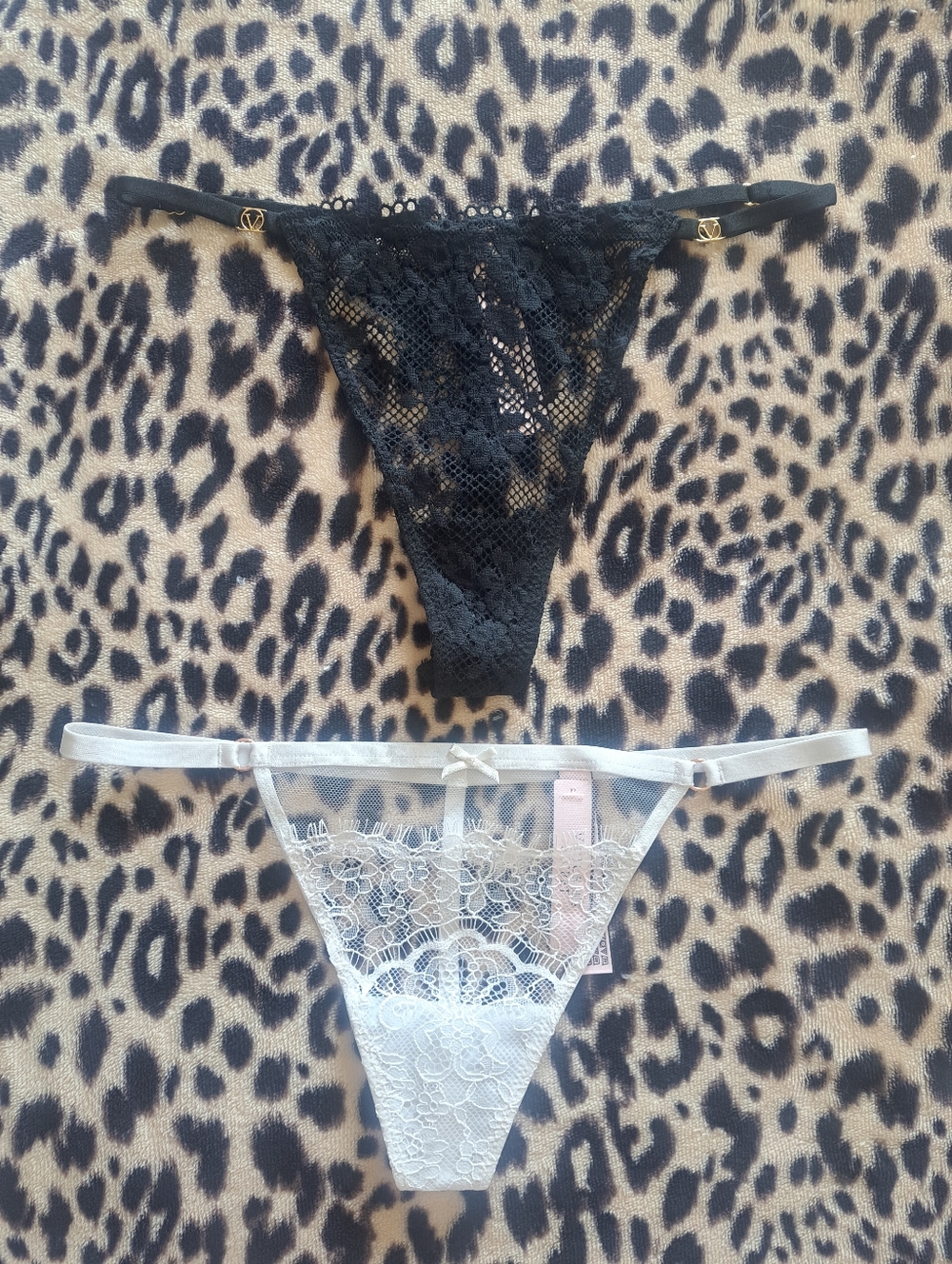 VS V-string panties bundle (M) New